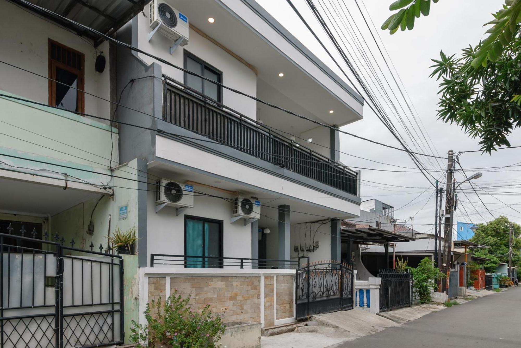 מלון בקאסי Reddoorz At Flamboyan Harapan Indah מראה חיצוני תמונה